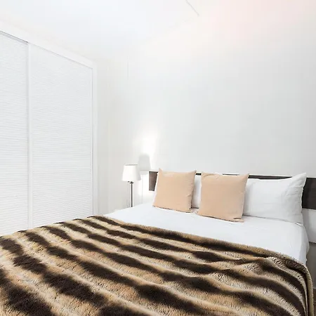 Piso Espacioso En La Milla De Oro De Apartamento *