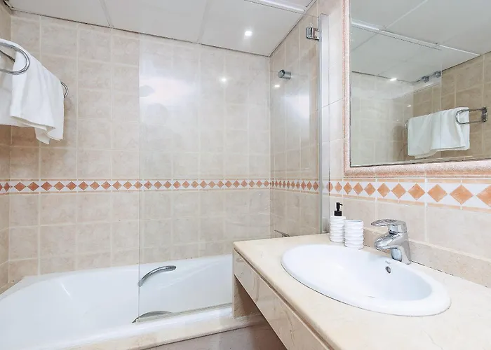 Piso Espacioso En La Milla De Oro De