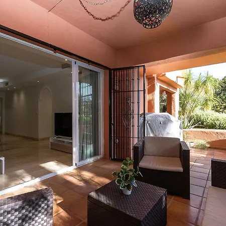 Piso Espacioso En La Milla De Oro De *