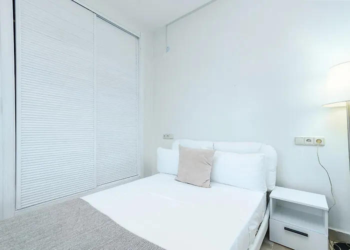 Piso Espacioso En La Milla De Oro De 马尔韦利亚